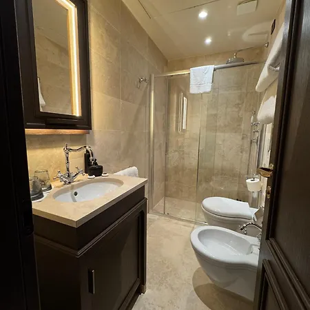 Palazzo Gambirasi Luxury Konukevi Roma