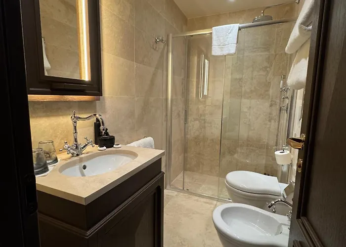 Palazzo Gambirasi Luxury Konukevi Roma