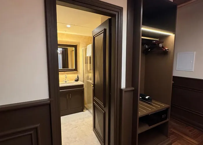 Konukevi Palazzo Gambirasi Luxury Roma