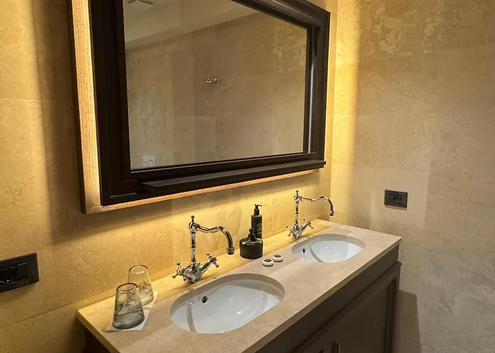 Palazzo Gambirasi Luxury Konukevi Roma